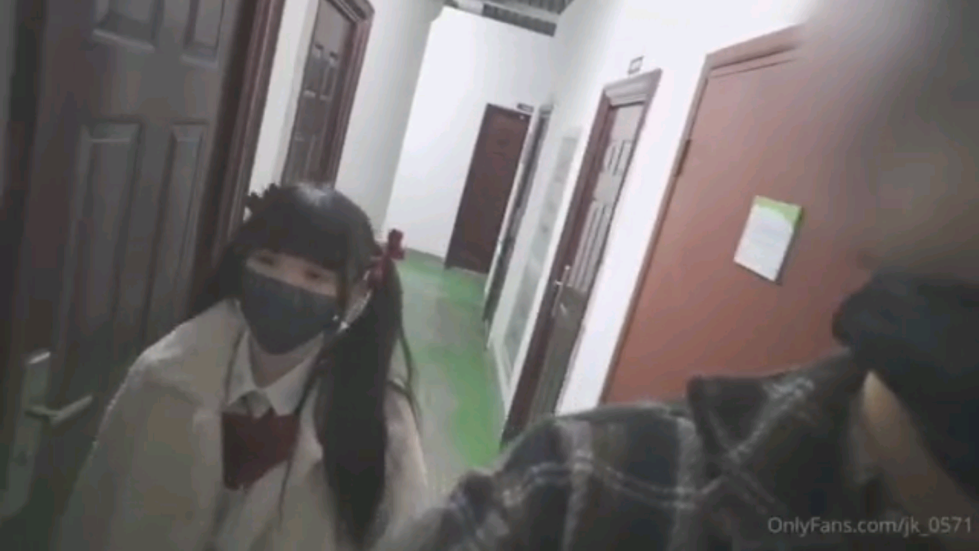 吃瓜传送门：网络红人小猪包被假富二代骗24万.小仙女...