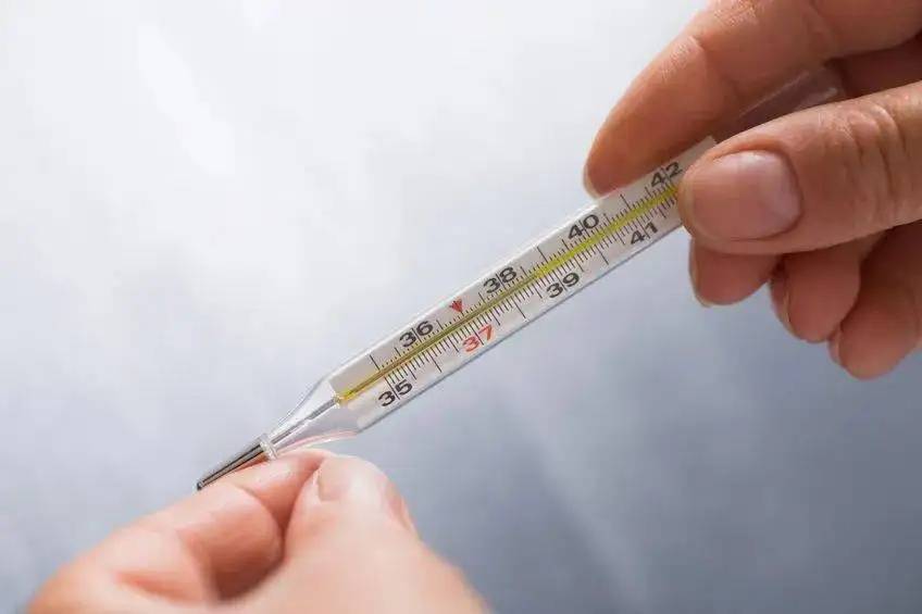 人的正常体温是一直保持在37度左右，不会有很大变化吗？